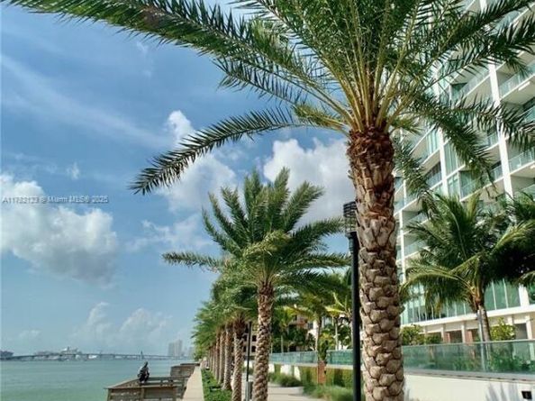 555 NE 30th St 1004, Miami FL 33137