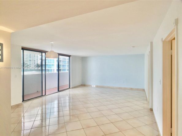555 NE 30th St 1004, Miami FL 33137