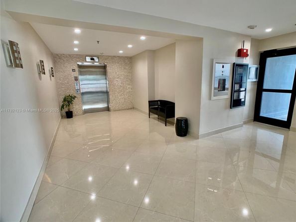 555 NE 30th St 1004, Miami FL 33137