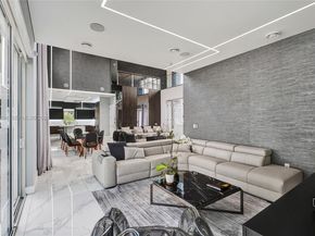 10223 NW 75th Ter, Doral FL 33178