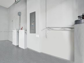 10223 NW 75th Ter, Doral FL 33178