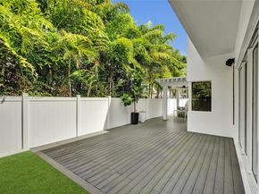 10223 NW 75th Ter, Doral FL 33178