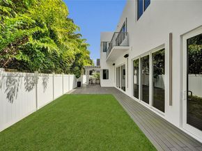 10223 NW 75th Ter, Doral FL 33178