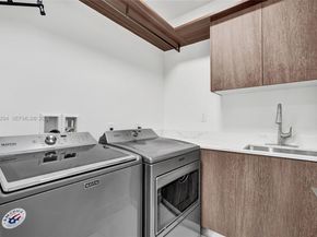 10223 NW 75th Ter, Doral FL 33178