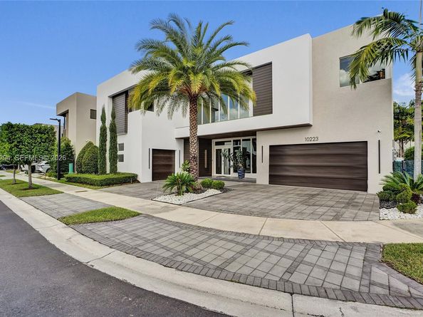 10223 NW 75th Ter, Doral FL 33178