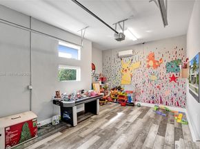 10223 NW 75th Ter, Doral FL 33178