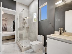 10223 NW 75th Ter, Doral FL 33178