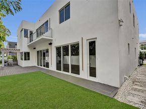 10223 NW 75th Ter, Doral FL 33178