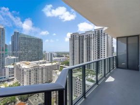 45 SW 9th St 2204, Miami FL 33130