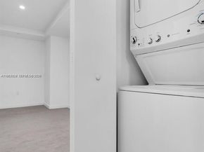 45 SW 9th St 2204, Miami FL 33130