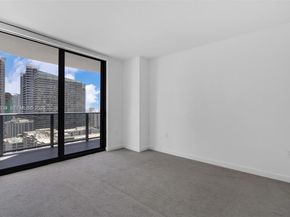 45 SW 9th St 2204, Miami FL 33130