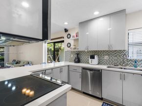 371 Fairway Cir 56, Weston FL 33326