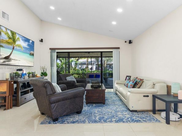 371 Fairway Cir 56, Weston FL 33326