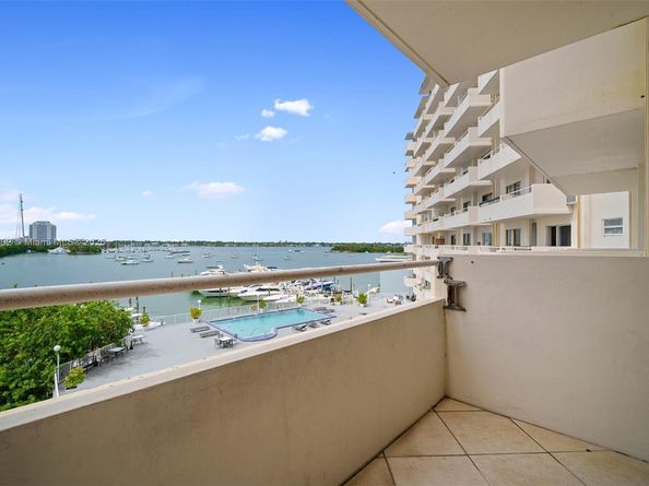 7904 West Dr 405, North Bay Village FL 33141