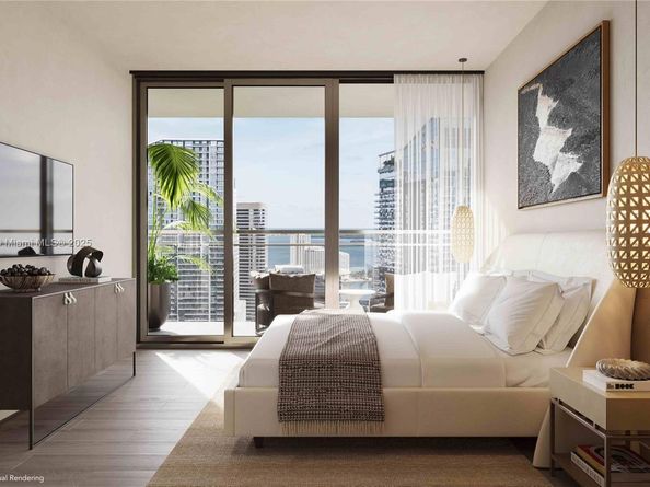 99 SW 7th  St PH4204, Miami FL 33131