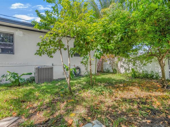 1330 NW 56th St, Miami FL 33142