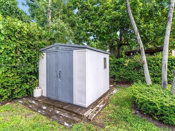 9981 SW 15th Ter, Miami FL 33174