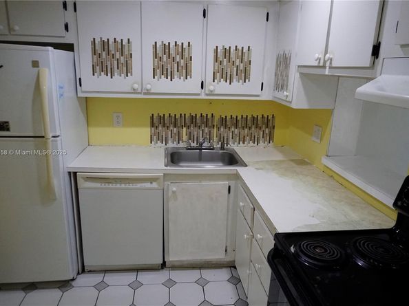 6195 Rock Island Rd 204, Tamarac FL 33319