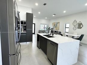 800 Tanglewood Cir, Weston FL 33327