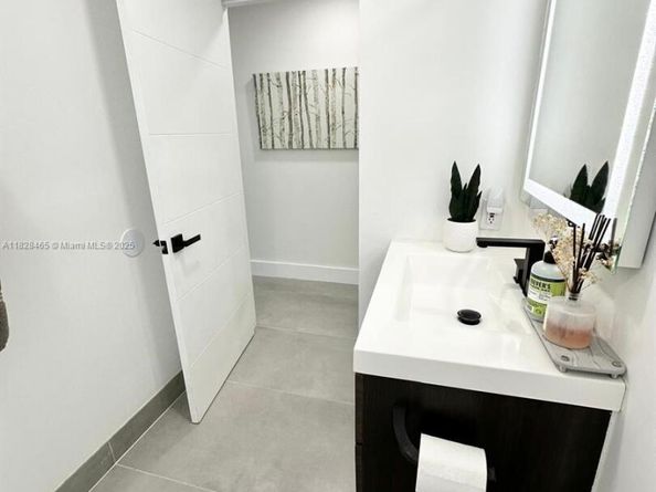 800 Tanglewood Cir, Weston FL 33327