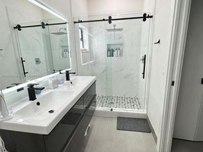 800 Tanglewood Cir, Weston FL 33327