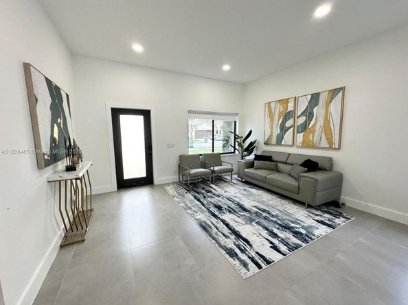 800 Tanglewood Cir, Weston FL 33327