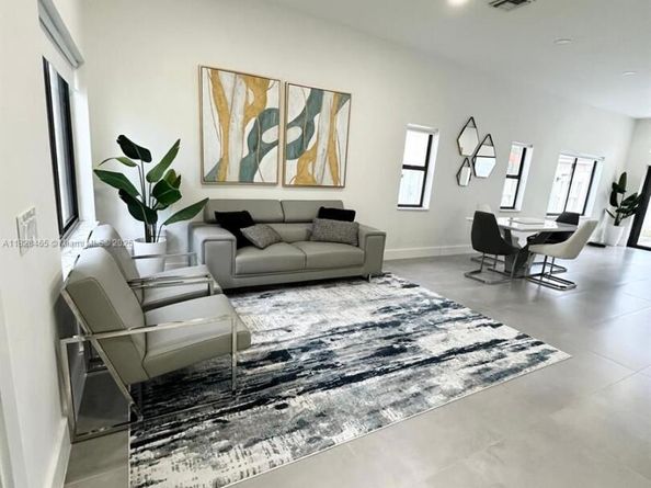 800 Tanglewood Cir, Weston FL 33327