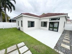 800 Tanglewood Cir, Weston FL 33327