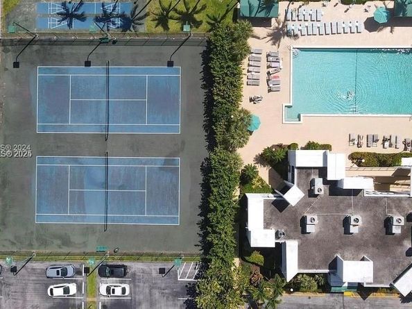 1000 Parkview Dr 226, Hallandale Beach FL 33009