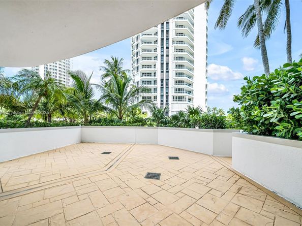 21050 Point Pl 401, Aventura FL 33180