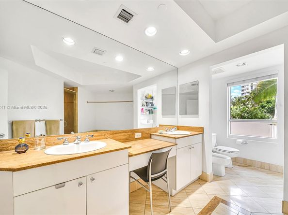 21050 Point Pl 401, Aventura FL 33180