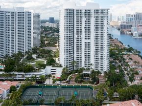 21050 Point Pl 401, Aventura FL 33180