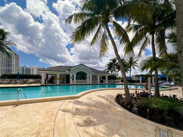 21050 Point Pl 401, Aventura FL 33180
