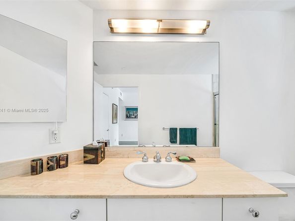 21050 Point Pl 401, Aventura FL 33180