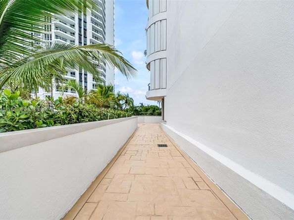 21050 Point Pl 401, Aventura FL 33180