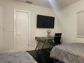 1955 Washington St, Hollywood FL 33020