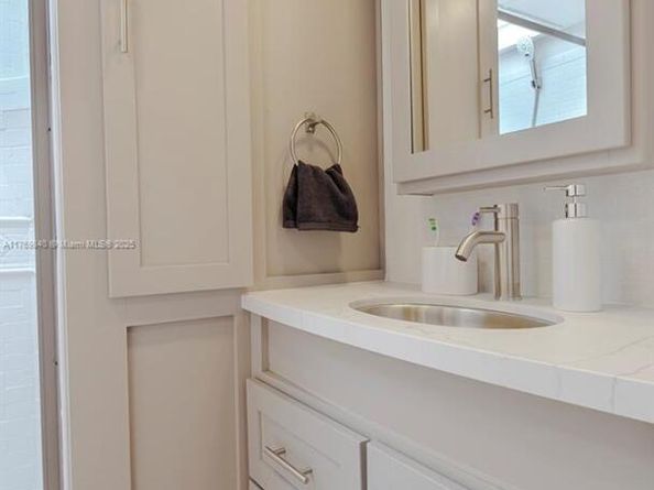5636 Arthur St, Hollywood FL 33021