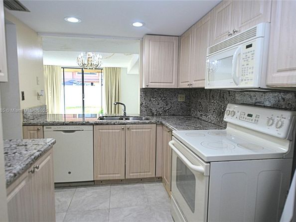 7625 SW 106th Ave, Miami FL 33173