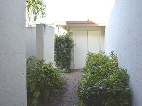 7625 SW 106th Ave, Miami FL 33173