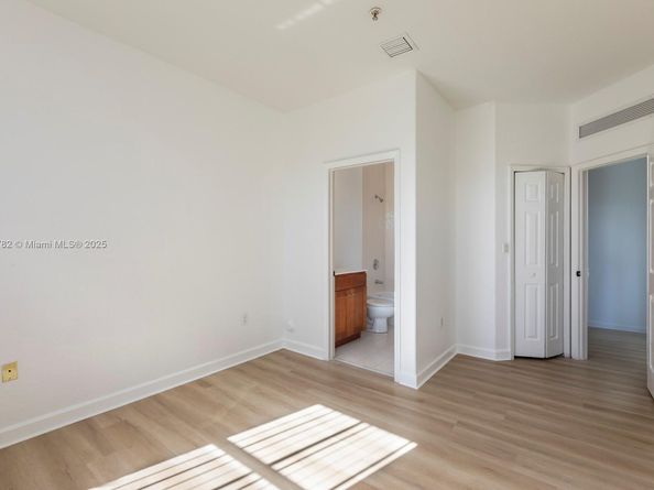 10022 NW 7th St 206, Miami FL 33172