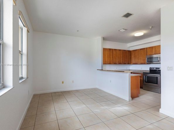 10022 NW 7th St 206, Miami FL 33172