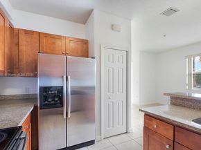 10022 NW 7th St 206, Miami FL 33172