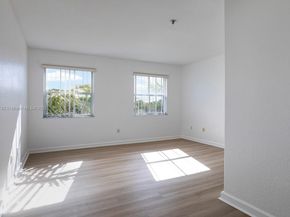 10022 NW 7th St 206, Miami FL 33172