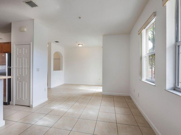 10022 NW 7th St 206, Miami FL 33172