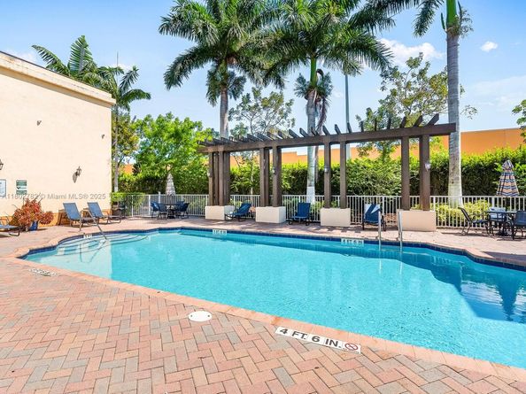 10022 NW 7th St 206, Miami FL 33172