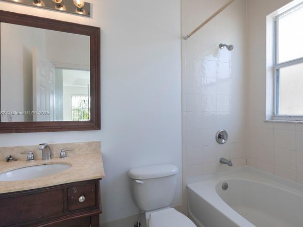 10022 NW 7th St 206, Miami FL 33172