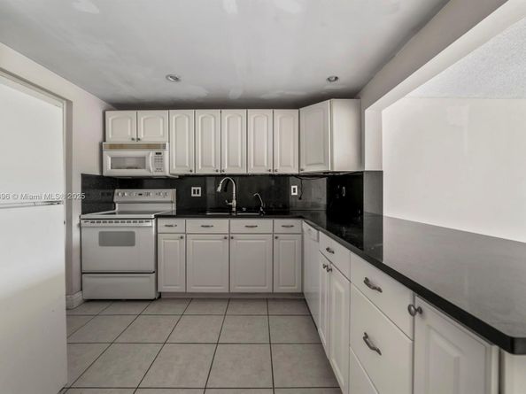 2311 S Cypress Bend Dr 217A, Pompano Beach FL 33069