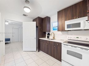 23 SW 8th St, Hallandale Beach FL 33009