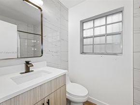 23 SW 8th St, Hallandale Beach FL 33009