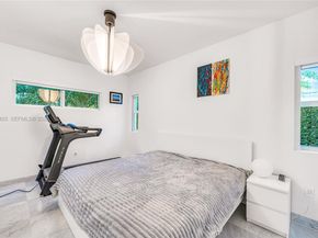 4321 Nautilus Dr, Miami Beach FL 33140